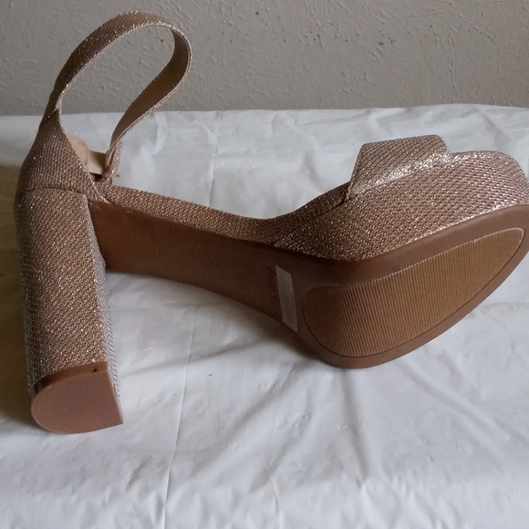 Dream Pairs sandals - Picture 7 of 8